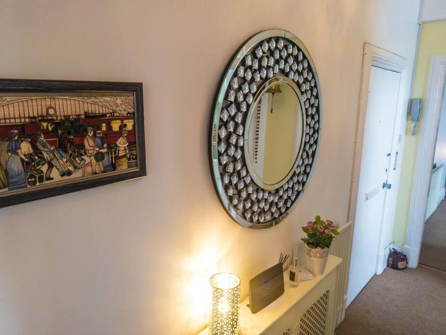 Metropol Seaview Apartment. * Whitby