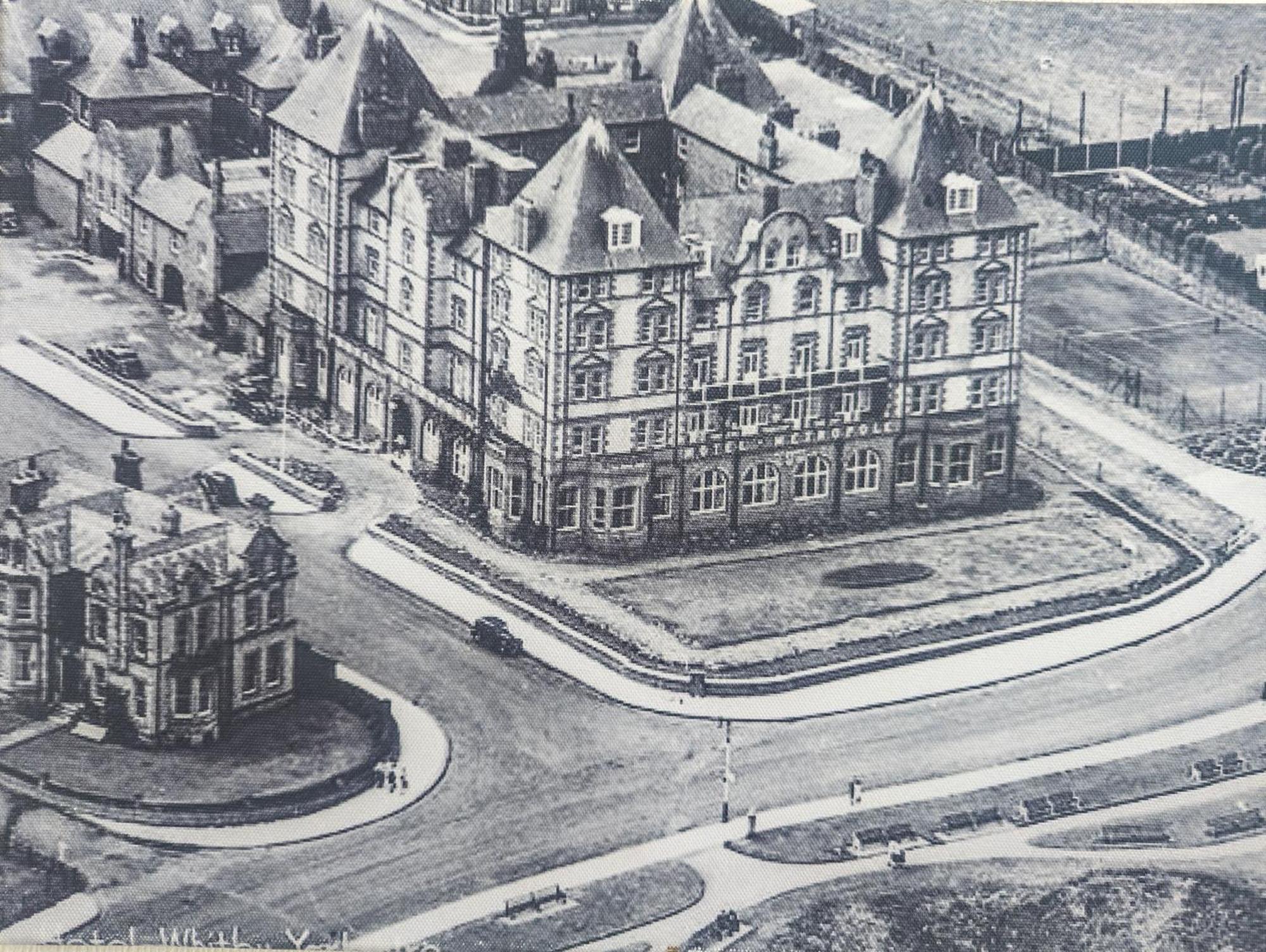 Metropol Seaview Apartment. * Whitby